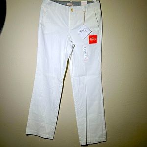 Dockers women pants. Color White. 8 M